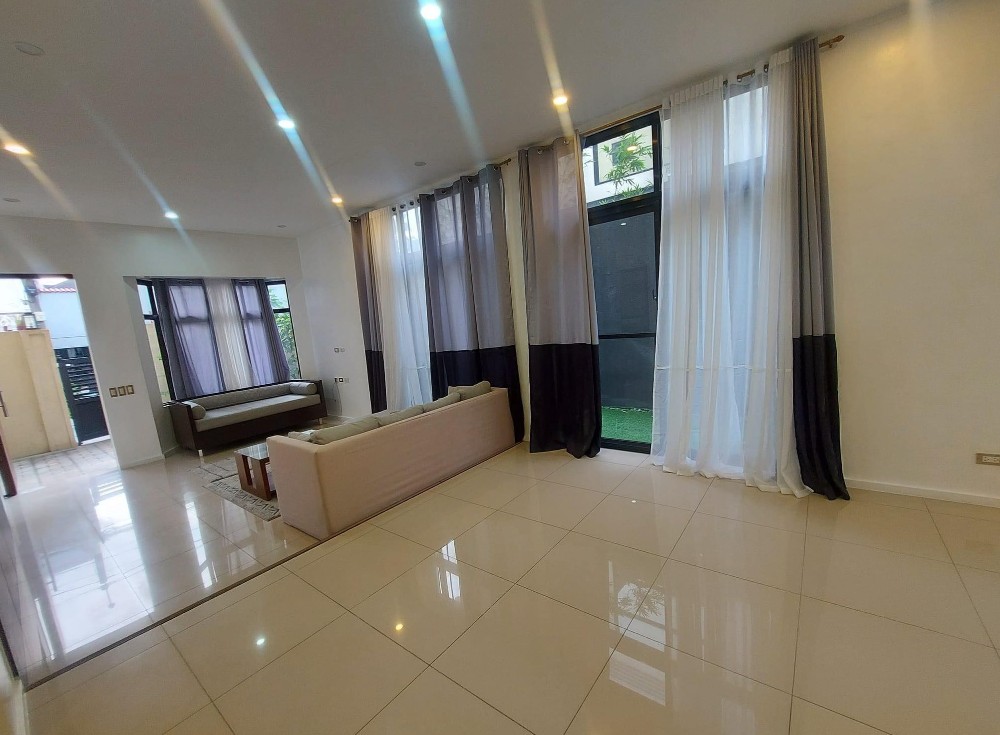 5-BR Modern House for Lease in Paranaque