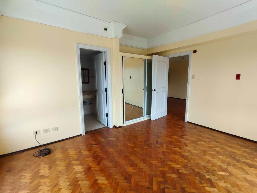 Exquisite Corner Retreat: 2BR Condo for Rent in Cebu Business Park, Cebu City
