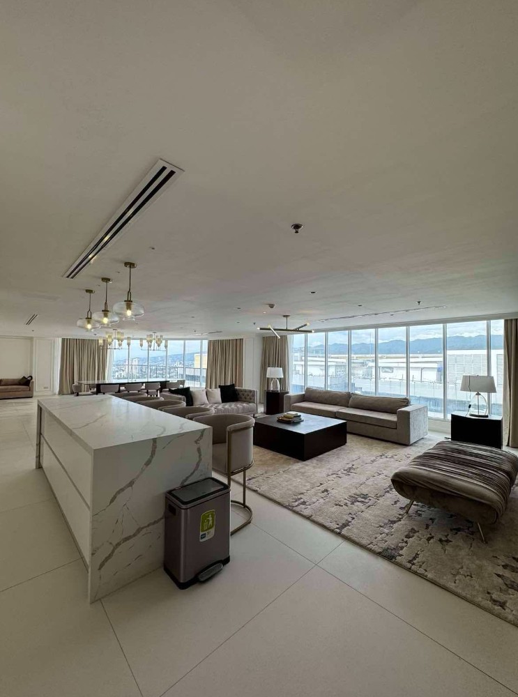 Penthouse Paradise for Rent: Stunning 3-Bedroom Condo with Expansive Balcony & IT Park Views at Calyx Centre, Cebu City!