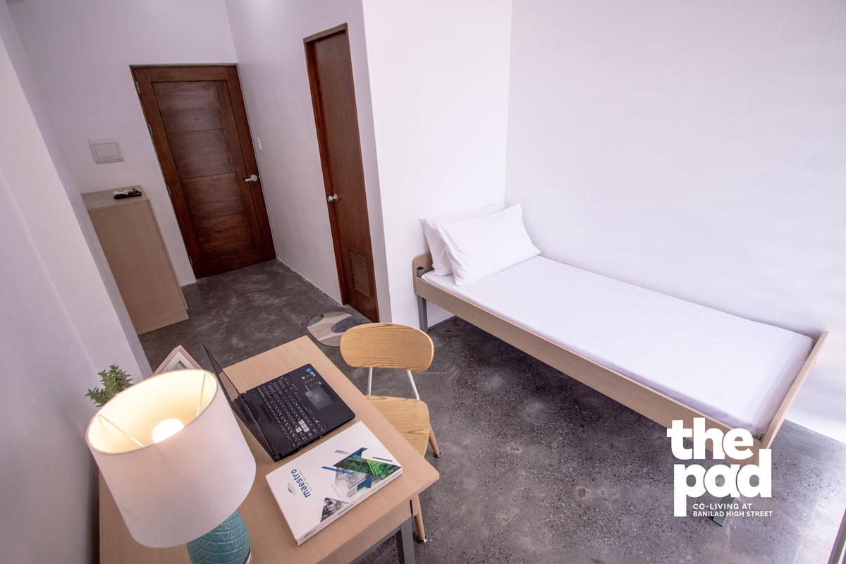 Solo Co-Living Haven in Banilad: Stylish Bed Spacer with Pool, Workspace & Prime Location!