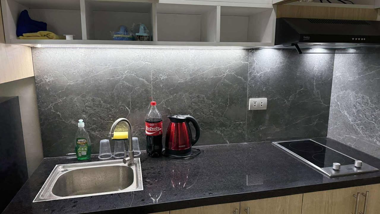 Condo Unit for Rent in Victoria de Manila 2